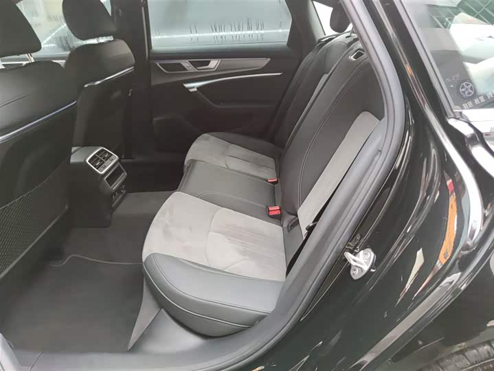 Фото 17 - Audi A6L