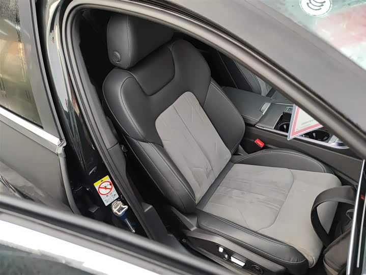 Фото 25 - Audi A6L