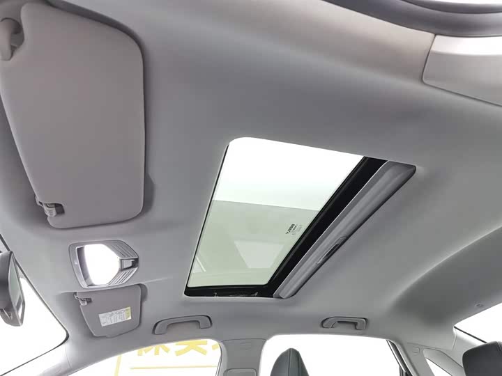 Фото 14 - Geely Emgrand