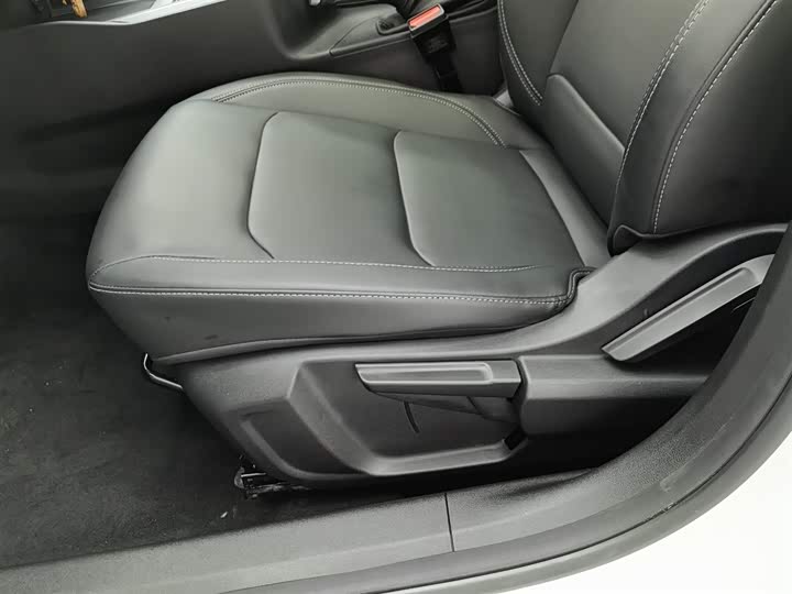 Фото 20 - Geely Emgrand