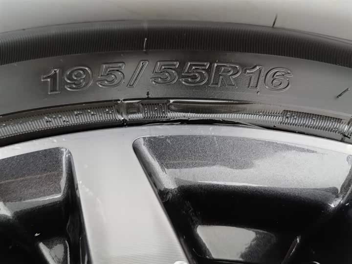 Фото 24 - Geely Emgrand