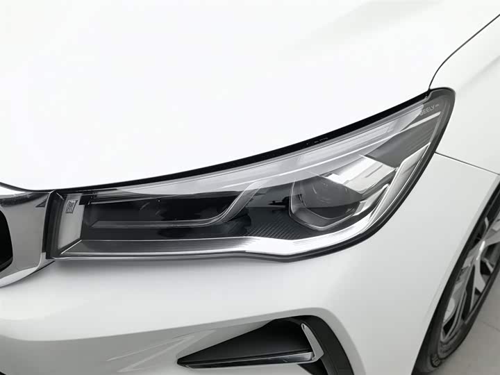 Фото 7 - Geely Emgrand