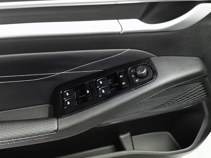 Фото 9 - Geely Emgrand