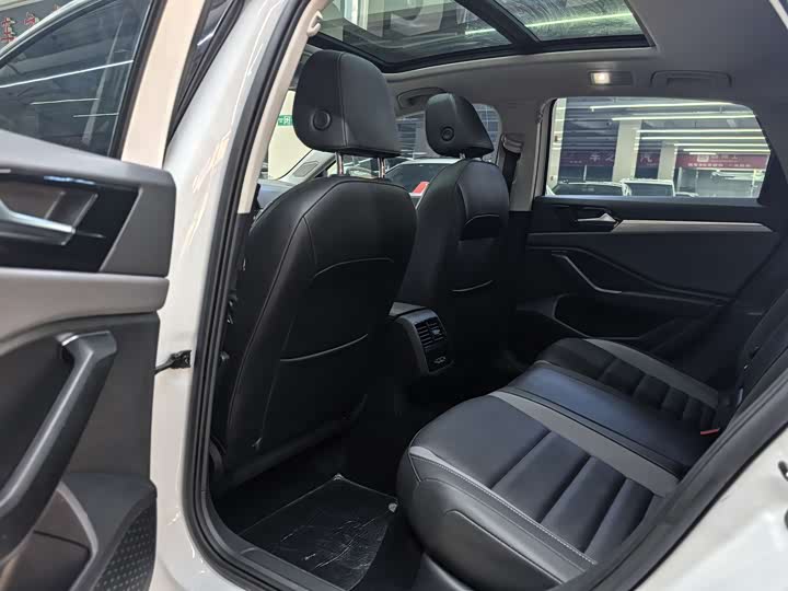 Фото 13 - Volkswagen Sagitar L