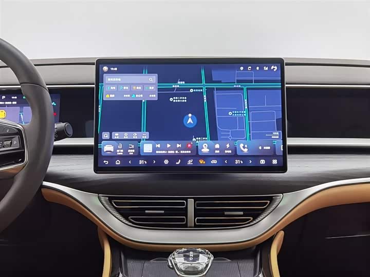 Фото 12 - Denza D9