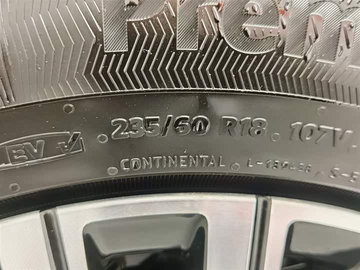 Фото 24 - Denza D9