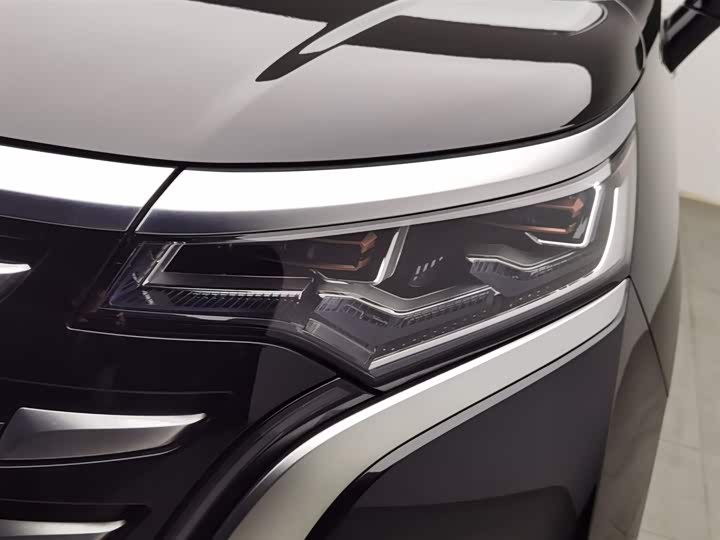 Фото 7 - Denza D9