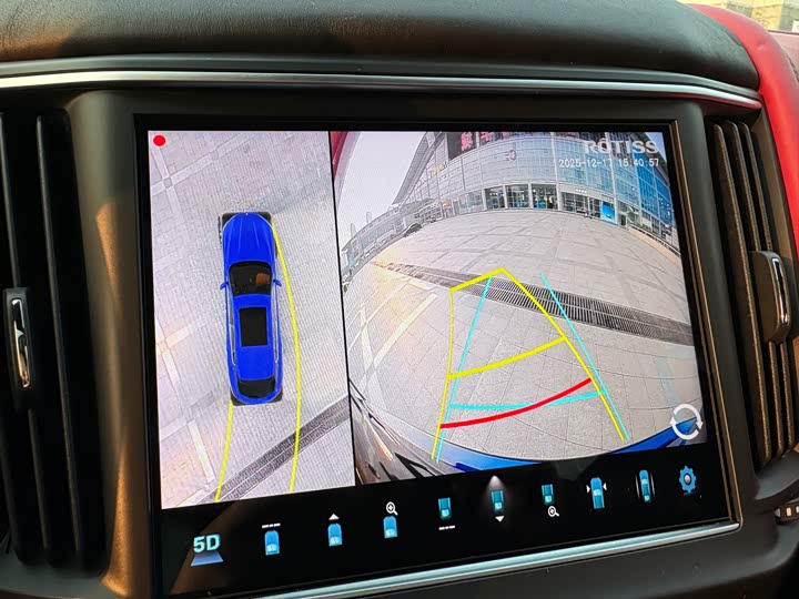 Фото 12 - Maserati Levante