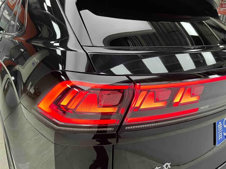 Фото 19 - Volkswagen Teramont X