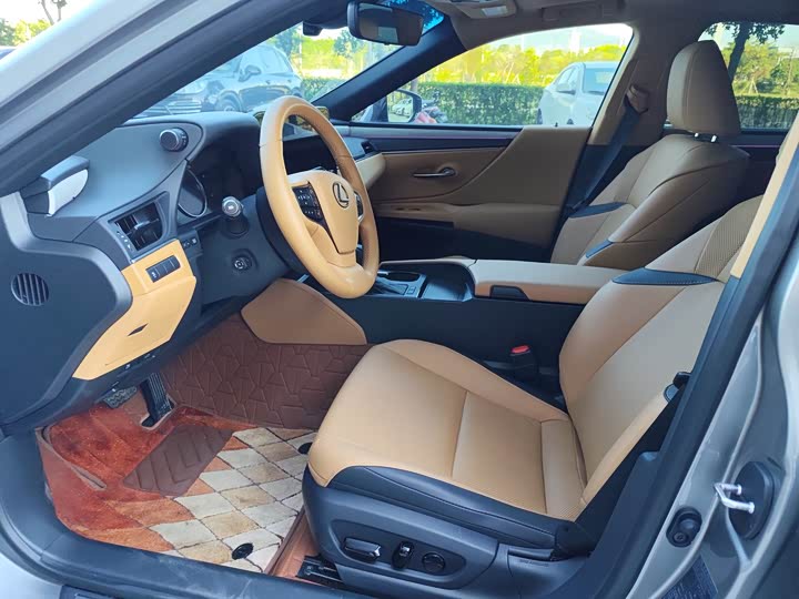 Фото 4 - Lexus ES