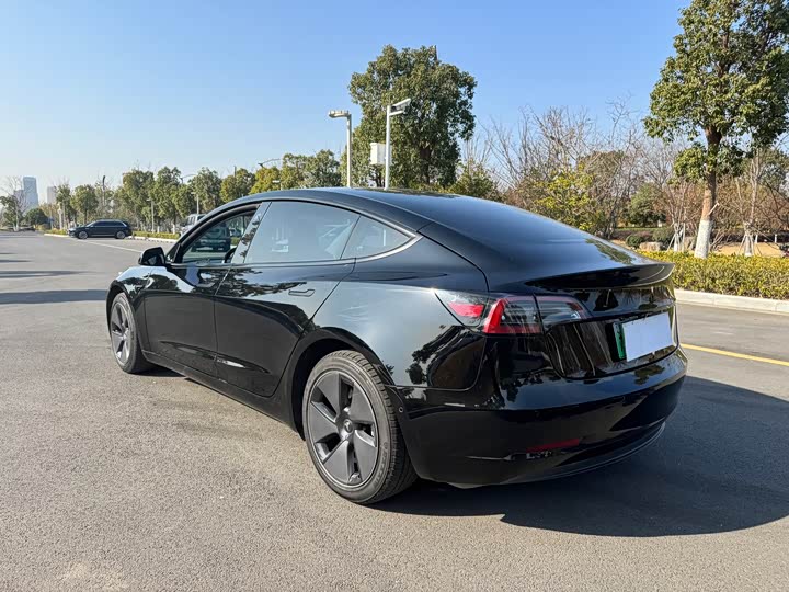 Фото 12 - Tesla Model 3