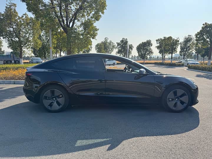 Фото 13 - Tesla Model 3