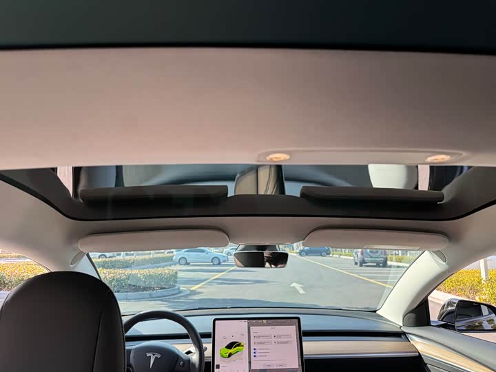 Фото 15 - Tesla Model 3