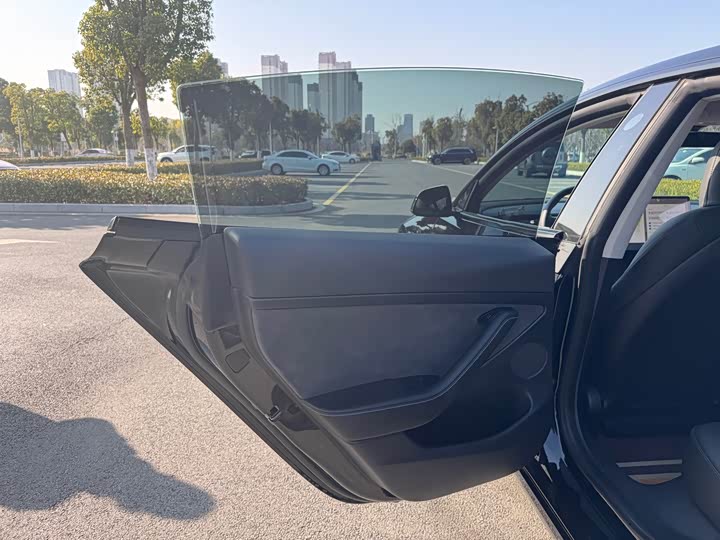 Фото 17 - Tesla Model 3