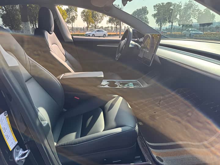 Фото 5 - Tesla Model 3