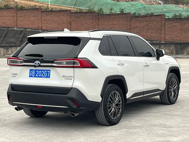 Фото 3 - Toyota Wildlander