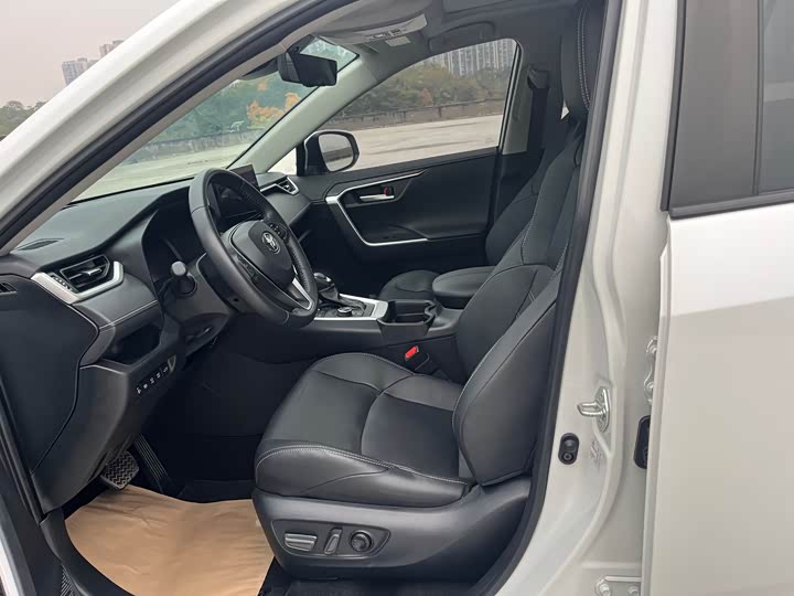 Фото 9 - Toyota Wildlander