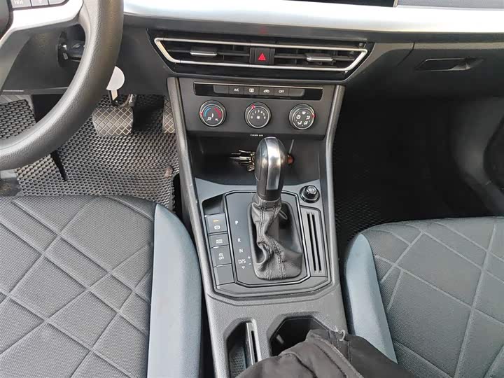 Фото 14 - Volkswagen Lavida