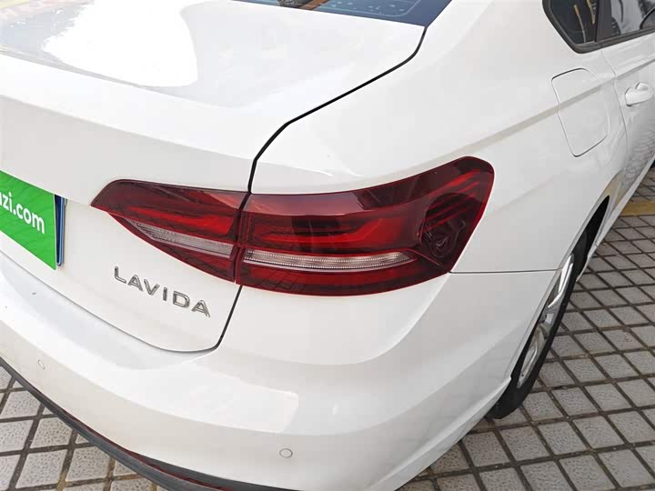 Фото 8 - Volkswagen Lavida