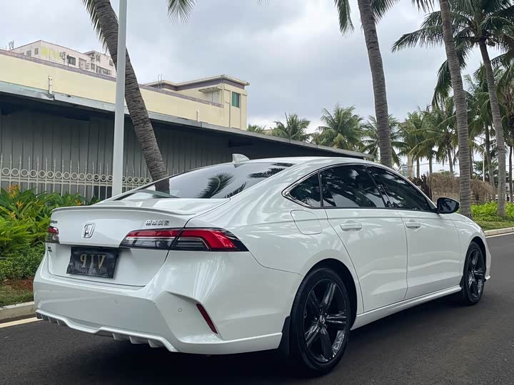 Фото 10 - Honda Inspire