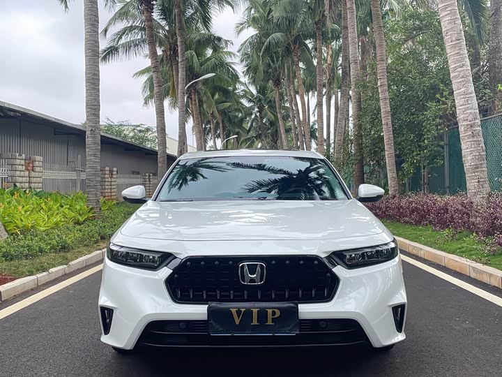 Фото 3 - Honda Inspire