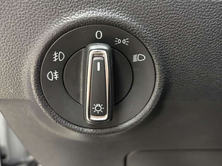 Фото 11 - Volkswagen T-Roc