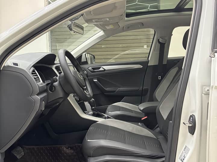 Фото 12 - Volkswagen T-Roc