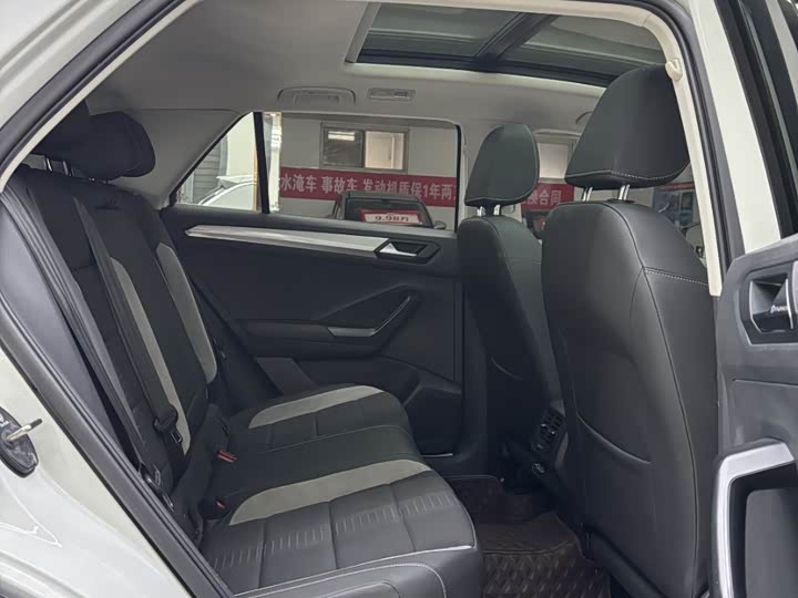 Фото 15 - Volkswagen T-Roc