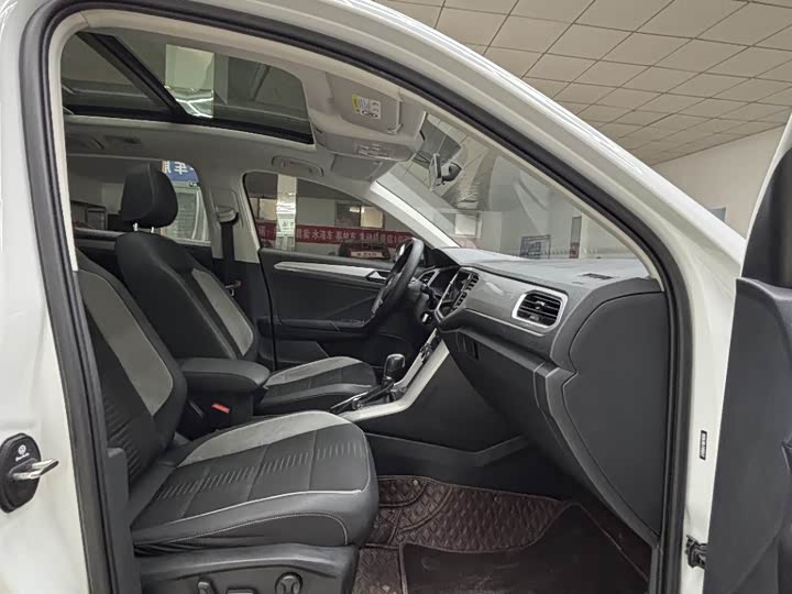 Фото 16 - Volkswagen T-Roc