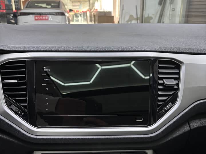 Фото 9 - Volkswagen T-Roc