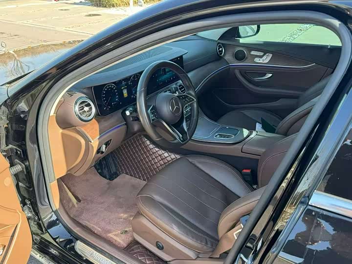 Фото 4 - Mercedes-Benz E-Class