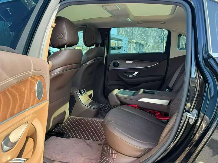 Фото 6 - Mercedes-Benz E-Class