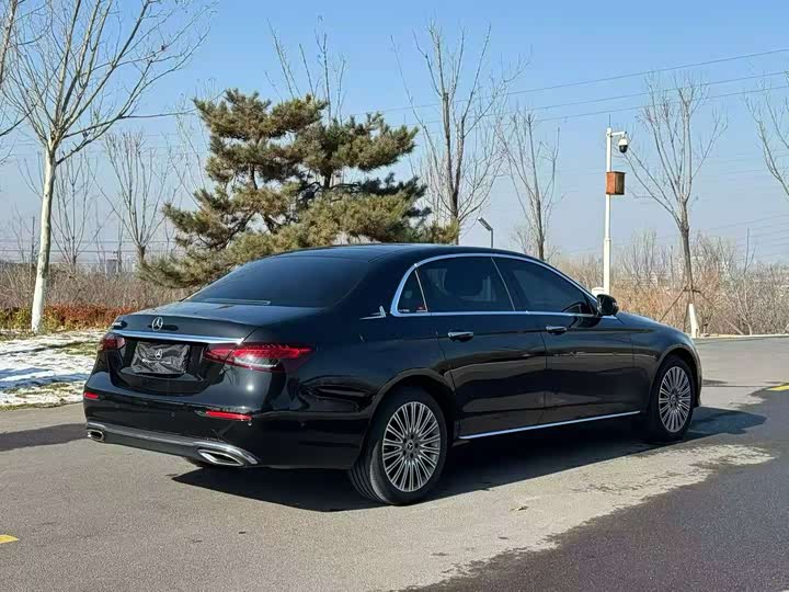 Фото 9 - Mercedes-Benz E-Class