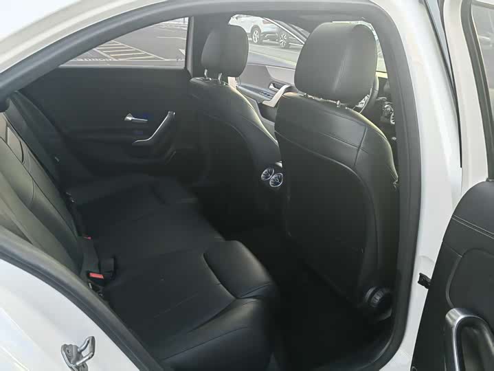 Фото 15 - Mercedes-Benz A-Class