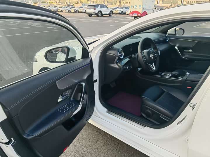 Фото 9 - Mercedes-Benz A-Class