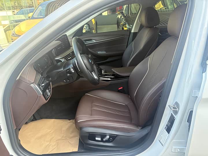 Фото 10 - BMW 5 Series