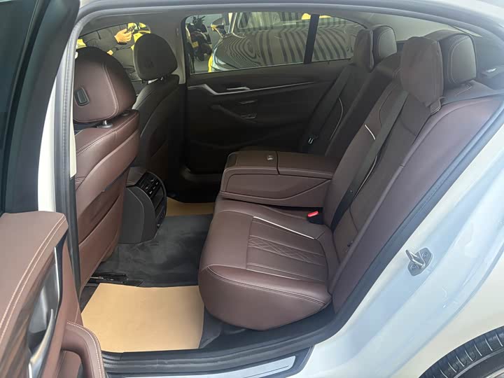 Фото 11 - BMW 5 Series