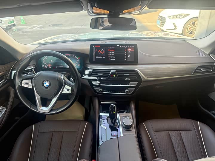 Фото 14 - BMW 5 Series