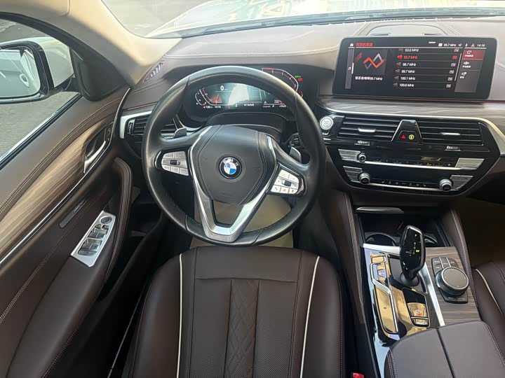 Фото 15 - BMW 5 Series