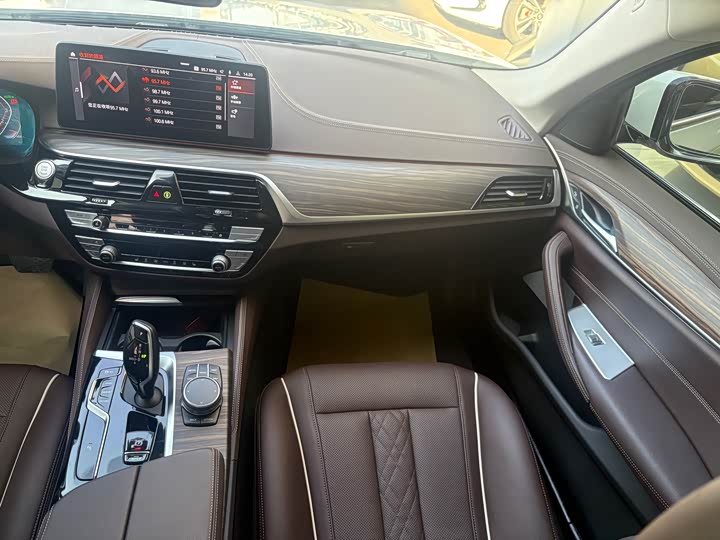 Фото 17 - BMW 5 Series