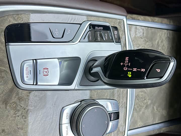 Фото 11 - BMW 7 Series