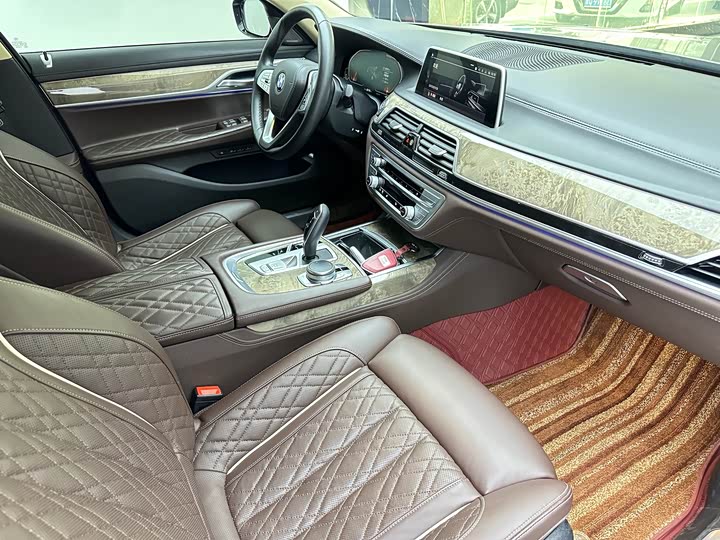 Фото 15 - BMW 7 Series