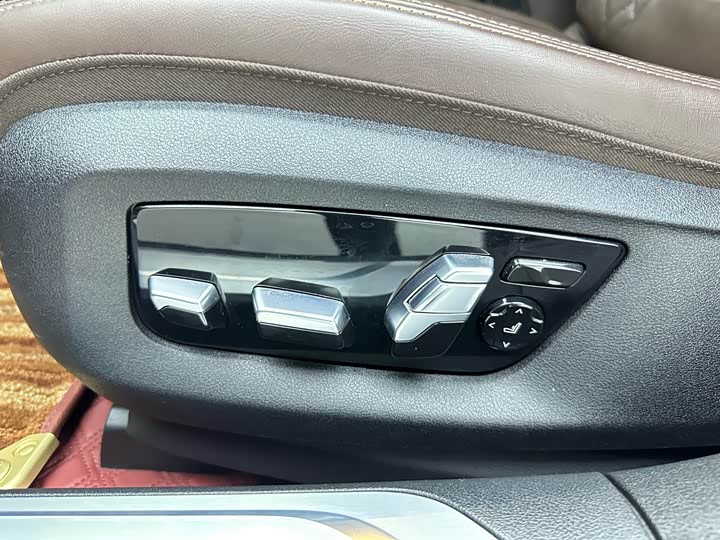 Фото 16 - BMW 7 Series