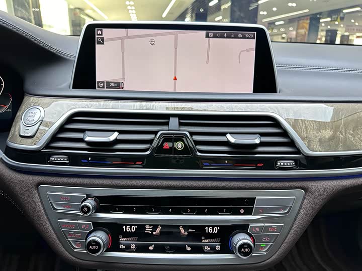 Фото 17 - BMW 7 Series