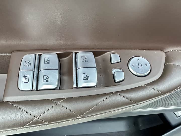 Фото 18 - BMW 7 Series