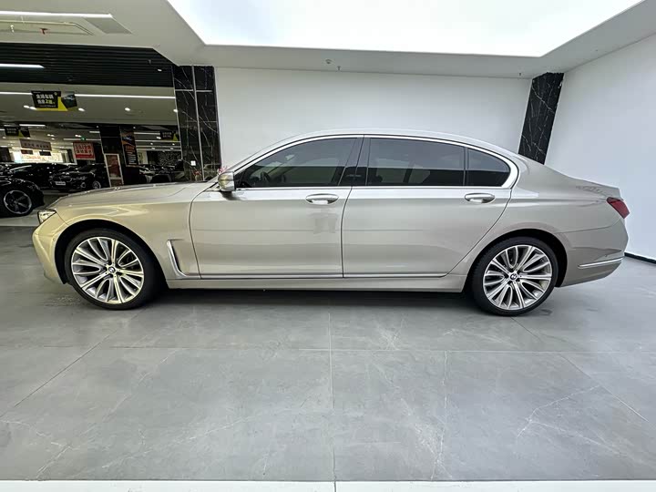 Фото 7 - BMW 7 Series
