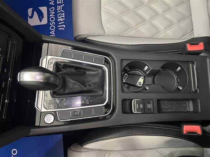 Фото 10 - Volkswagen Magotan