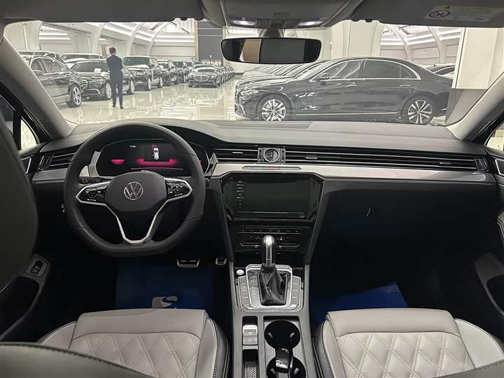 Фото 12 - Volkswagen Magotan