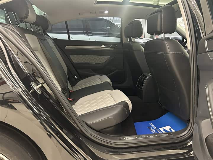 Фото 16 - Volkswagen Magotan