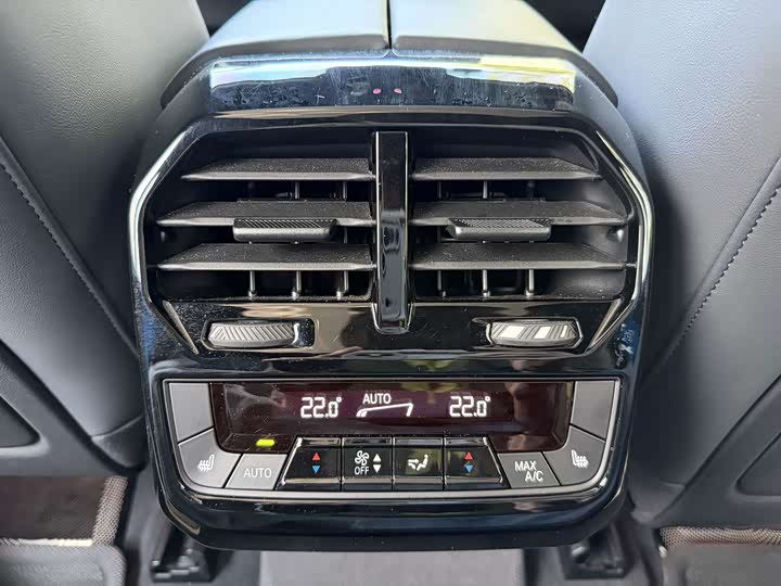 Фото 17 - BMW iX